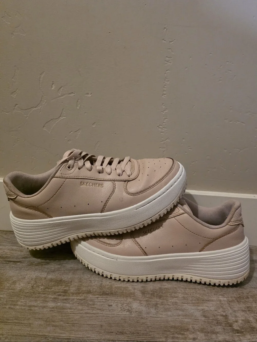 Skechers look all